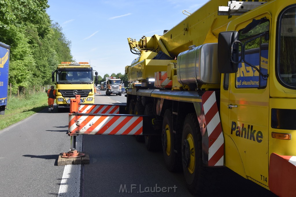 LKW in Boeschung A 3 Rich Frankfurt Hoehe Roesrath Lohmar P042.JPG - Miklos Laubert